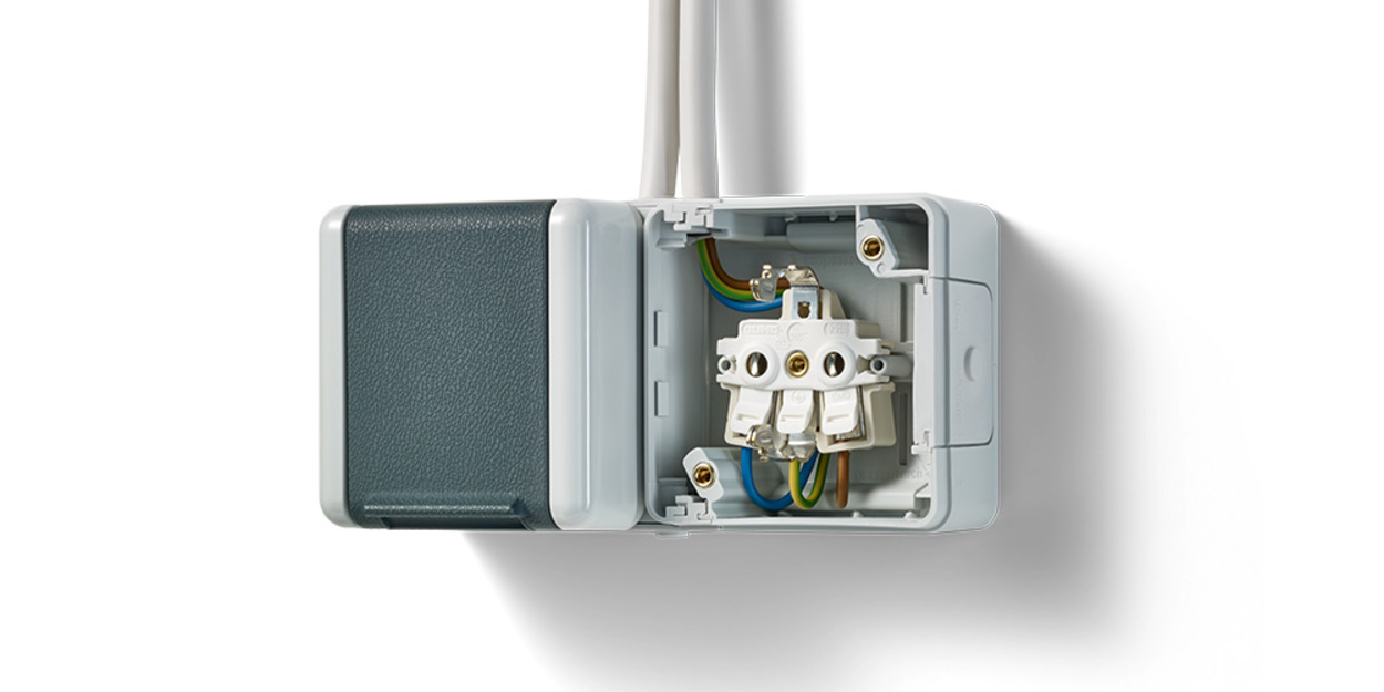 Doppelsteckdose mit Trennsteg bei ELKOM Elektro- und Kommunikationstechnik GbR in Meiningen