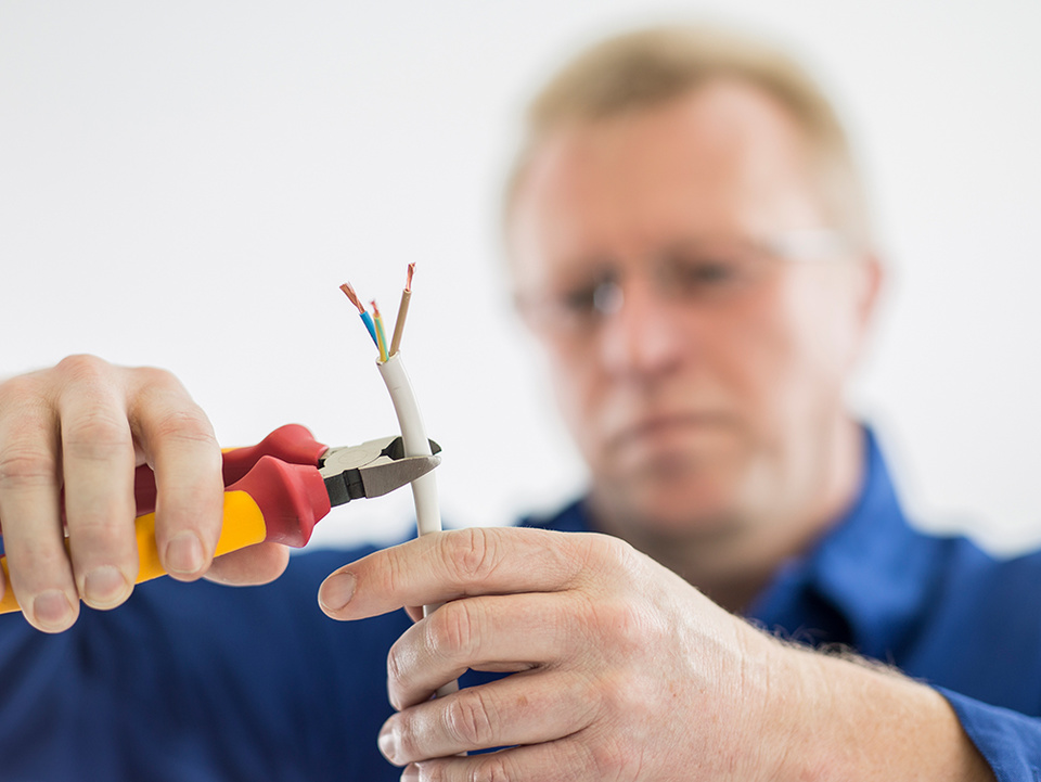 C F021729 bei ELKOM Elektro- und Kommunikationstechnik GbR in Meiningen